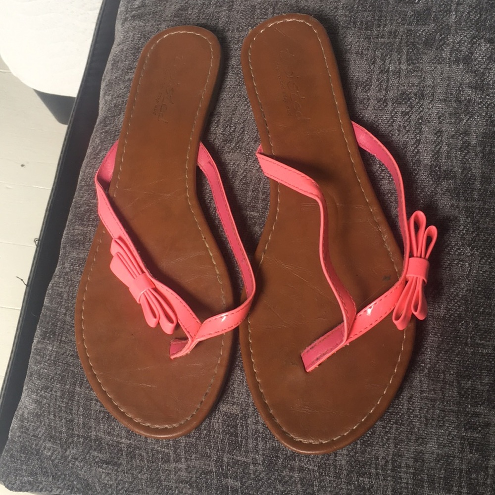 Thin pink flips